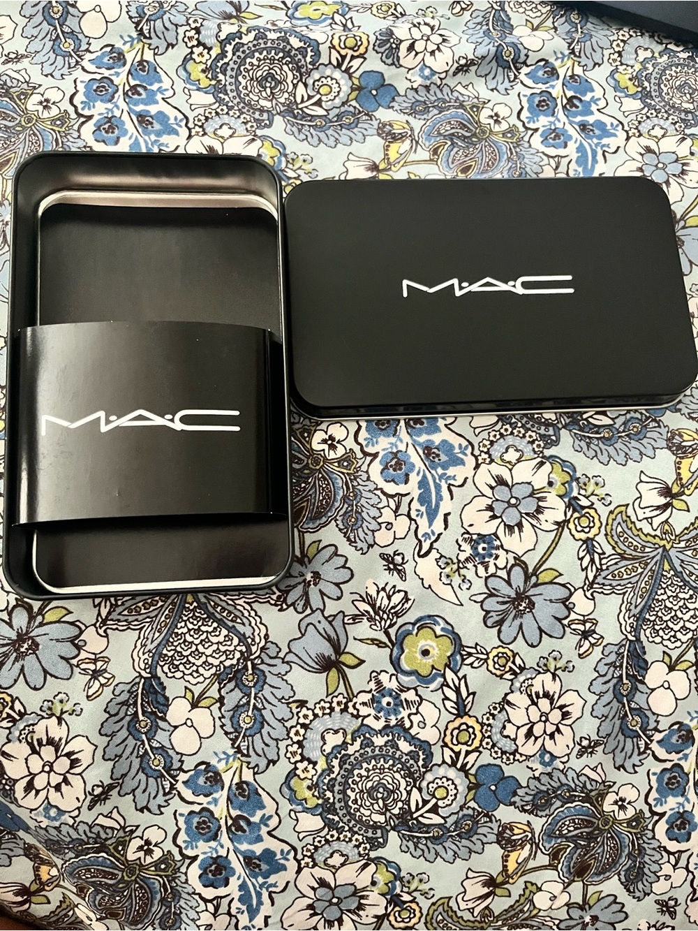 MAC Cosmetics Black Brush Set - Picture 4 of 4